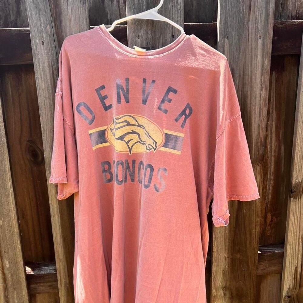 Y2K Denver Broncos Tee.